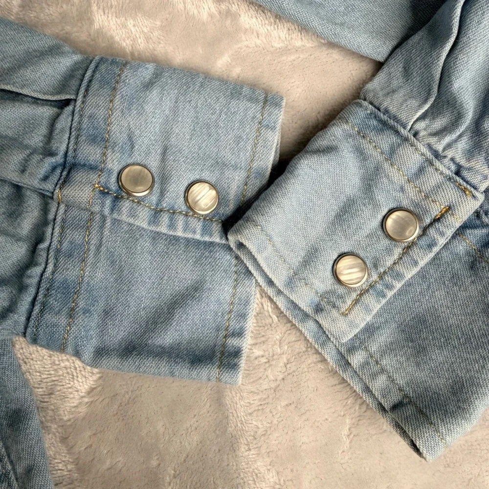 Levis Mens Medium Standard Western Denim Shirt Blue Pearl Snap Long Sleeve